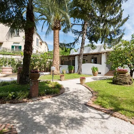 Villa Gilu - De Vivo Realty *